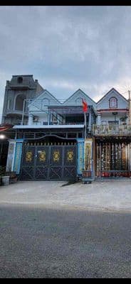 Chủ kẹt tiền cần bán gấp nhà mặt tiền đường nhựa ở Cần Giuộc
