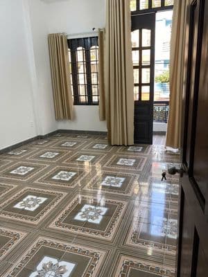 Cho thuê nhà nguyên căn 1 trệt 3 lầu 4pn 3wc dt 4x15m sạch đẹp