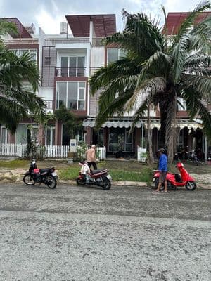 Nhà bán giá 5tỷ4 MẶT TIỀN ĐƯỜNG 40met + CÓ SỔ RIÊNG
