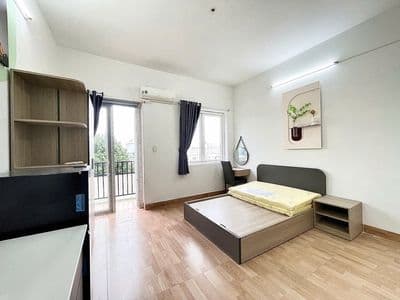 Chdv full nội thất ban công rộng gần đh văn lang, công nghiệp tphcm