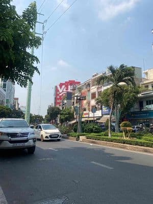 Chị 150 Tr/M Vị Trí quá đẹp Ngay Khu nổi tiếng Ẩm Thực Phan Xích Long