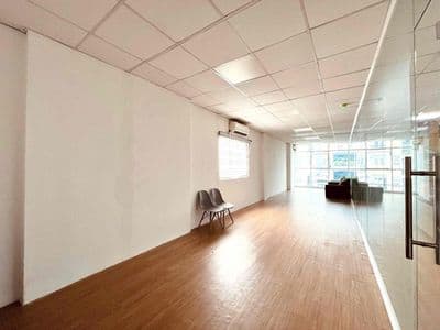 Cho thuê VP CMT8 Q3, 45m2, trang bị 10 bộ bàn ghế, free làm việc 24/24