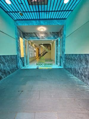Nhà ngay cầu vượt quang trung, 4x22m, 1 trệt 2 lầu, sân để xe hơi