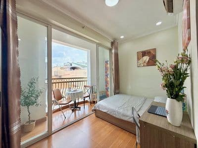 Studio full nt- ban công ngay học viện hàng không - khu k300- etown