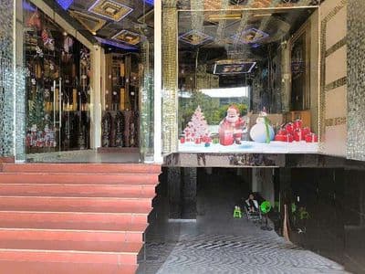 Giảm 10 tỷ - Tòa nhà karaoke 7 tầng - 2 Mt Lê Văn Việt - Dòng tiền tốt