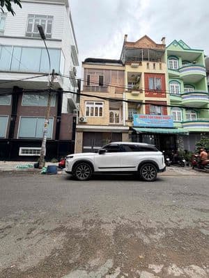 Cho thuê nhà nguyên căn mặt tiền đường số 53. Khu tên lửa. Bình