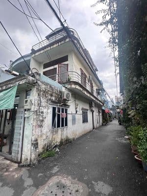 Bán nhà 2 mặt tiền trong hẻm, gần con kênh (Gấp)