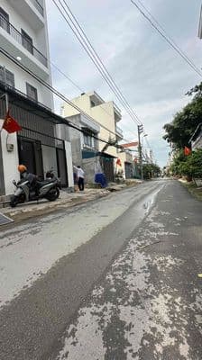 Cắt lỗ bán gấp trả nợ nhà mới xây