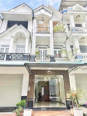 Nhà mới 2 lầu 4pn full nội thất KDC Hưng pHú1