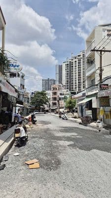 Nhà MT ngang 8m sát Bình Phú, chợ Hồ Trọng Quý. nhà C4 tiện xây mới