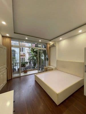 Cho thuê nhà Đê La Thành 50m², 4 tầng, có sân vườn giá chỉ 18 triệu