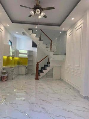 Nhà bán 3 Tầng mới đẹp-4 x 9-2pn,3 Wc Hẻm cách ô tô đậu 60m Dương Bá