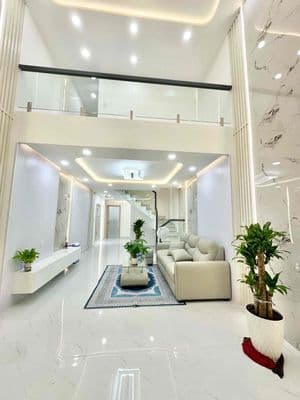 Nhà mới đẹp tân phú giáp q.11 - dưới 100tr/m2