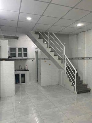 Bán nhà lạc long quân-sát âu cơ--2 tầng-sát mt-27m2-2.7 tỷ