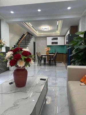 Full nội thất trệt lửng 2 lầu 4pn 3wc thống nhất giá 15 triệu