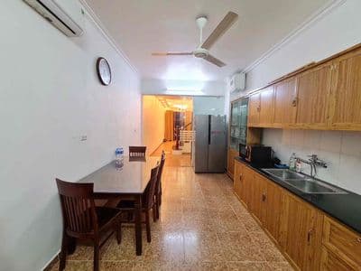 nhà đẹp 4 phòng ngủ đủ đồ cạnh Hồ Tây rộng rãi