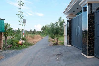 Bán Nhà có sân vườn siêu to, mát và thoáng lắm ạ