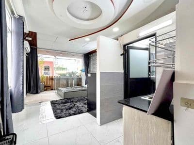 Chính Chủ Ban Công - Full Nội Thất - Tách Bếp riêng - Cộng Hoà