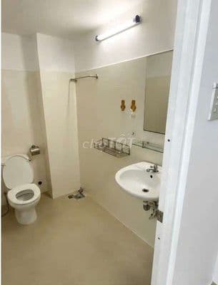 P.10, Q. Tân Bình! Nhà 3 lầu, 2pn & 3 tollet. Vừa ở và Kd