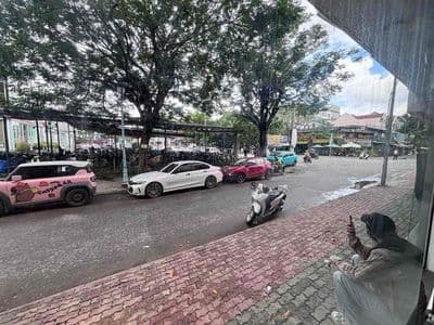 MBKD đối diện Vincom Quận 7