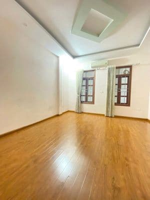 Cho thuê nhà riêng ngõ 1375 Giải Phóng -30m2-5 tầng - ô tô đỗ cửa