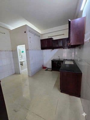 Cho thuê nhà khu trần hưng đạo hẻm 8 m thông : dt 4 x 15 m đúc 3 tâm