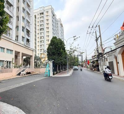 Ngộp quá bán gấp nhà ngang 10 mét, cn 143m2, 10 phòng trọ, 30tr/tháng