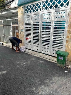 Cho thuê nhà nguyên căn hẻm xe hơi gần cao đẳng VinaTex