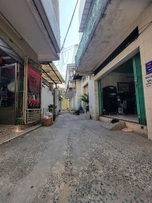 bán nhà 32m thạch lam nhà 2 tầng giá rẻ