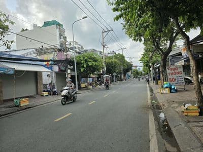Cho thuê mặt bằng dt 7×30m ngay mặt tiền lâm văn bền quận 7