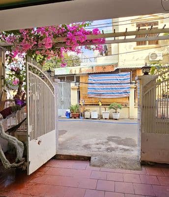 Mặt bằng kinh doanh có chỗ ở lại gần chợ Đo Đạc - Trần Não