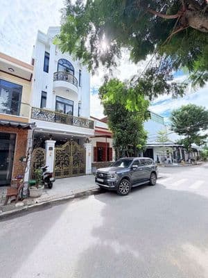 Cho thuê nhà 3 tầng mới xây: đường lê văn sỹ - đầy đủ nội thất