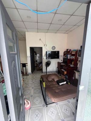 nhà 3 p ngủ diện tích 56m vuông vức hẻm 5m thông , 2,7 tỷ