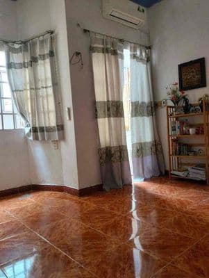 dt : 4x8 , 2phòng ngủ . giá 6tr5 ( sẵn 1 máy lạnh )