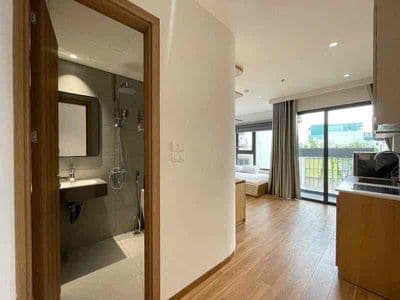 Studio ban công ngay ngã 5 chuồng chó - giữ phòng tháng 10