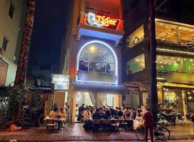 Cho thuê mặt tiền trường sa - ngang 4.5m - 3 tầng - bờ kè thoáng mát