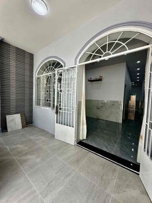 Cho thuê nhà gần chợ cây tràm. dt: 4,5x14=62m2. giá: 5triệu/ tháng