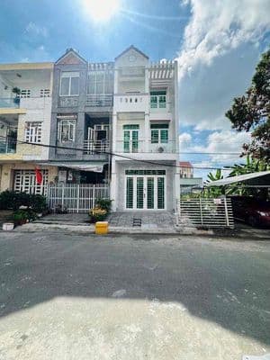 Nhà 2 lầu rộng rãi 4pn có máy lạnh kdc Long Thịnh đối diện bv Hoan Mỹ