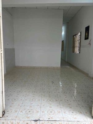 Cần bán gấp nhà đẹp, giá rẻ. Nhà sát gần đường lớn.