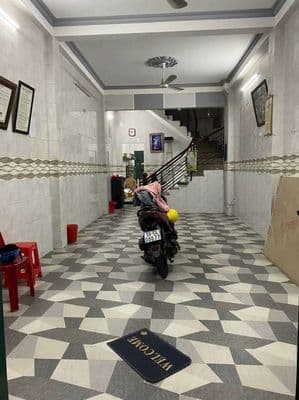 Nhà Mặt Tiền đường 15 Chợ Tân Quy 1 Trệt 3 Lầu 4x18m 4 Phòng
