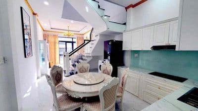 Cho Thuê Nhà 1Trệt 1Lầu 4Phòng Ngủ Full Nội Thất Ngay Trường Việt Anh