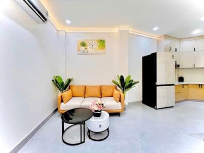 Chỉ 3.95 tỷ: Ngay Chợ GV Giáp BT, 40m2, 3 Tầng VF3 đỗ cửa, Full NT