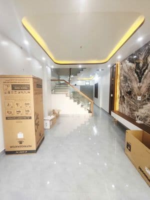 Nhà 3 tầng xây mới oto đỗ cửa ngày đêm