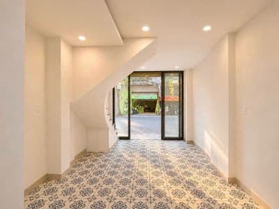 Nhà 30m, 5 tầng, mt huỳnh văn bánh, 10.5 tỷ