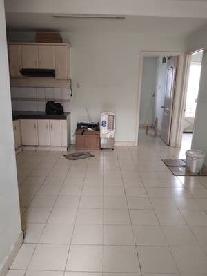Cho thuê căn hộ cc 2PN, 1WC, ban công thoáng mát