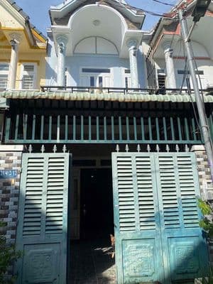 Nhà 1 lầu 1 trệt hẻm xe hơi vô được , thổ cư