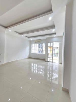 cần Diện tích rộng để mở văn phòng xem căn này