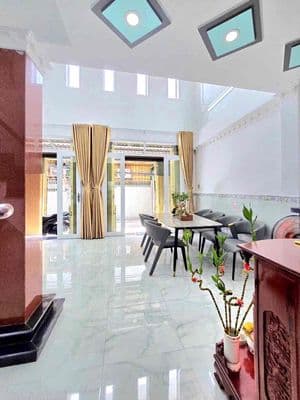 Nhà hẻm mới ở liền