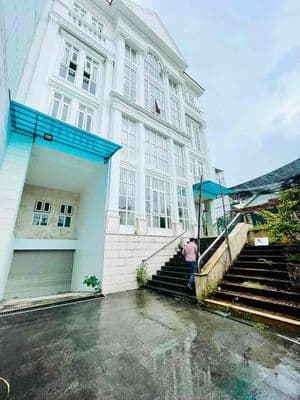 Biệt thư 400m2 , có thang máy 6 phòng ngủ đẹp