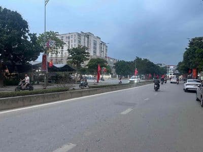 vị trí vàng, tặng nhà , đường trục 25m. k quy hoạch, dòng tiền